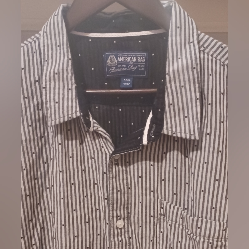 American Rag Men's button front short sleeve shirt. - Picture 2 of 3